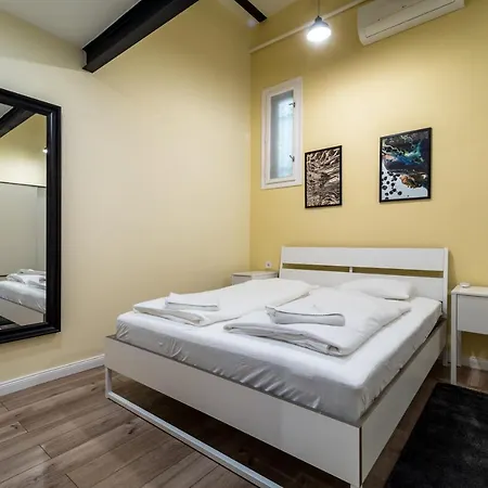 Downtown Opera Apartment